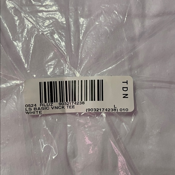 Ambiance White Long Sleeve V-Neck T-Shirt Lg NWT - Picture 6 of 6